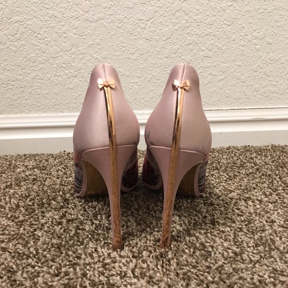 ❌SOLD❌Ted Baker London | floral heels - Picture 3 of 7
